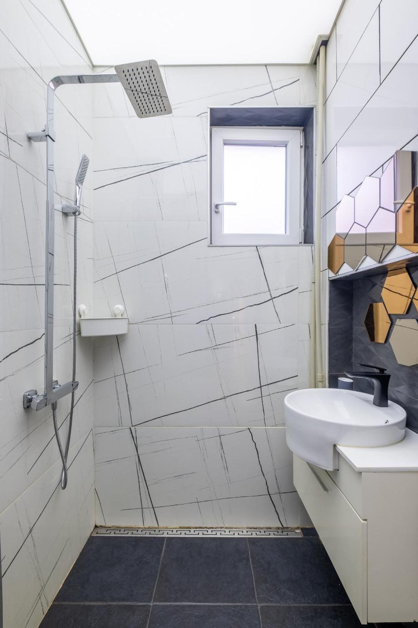Modern , Spacious 2Br Apartment In Top Center Софія Екстер'єр фото