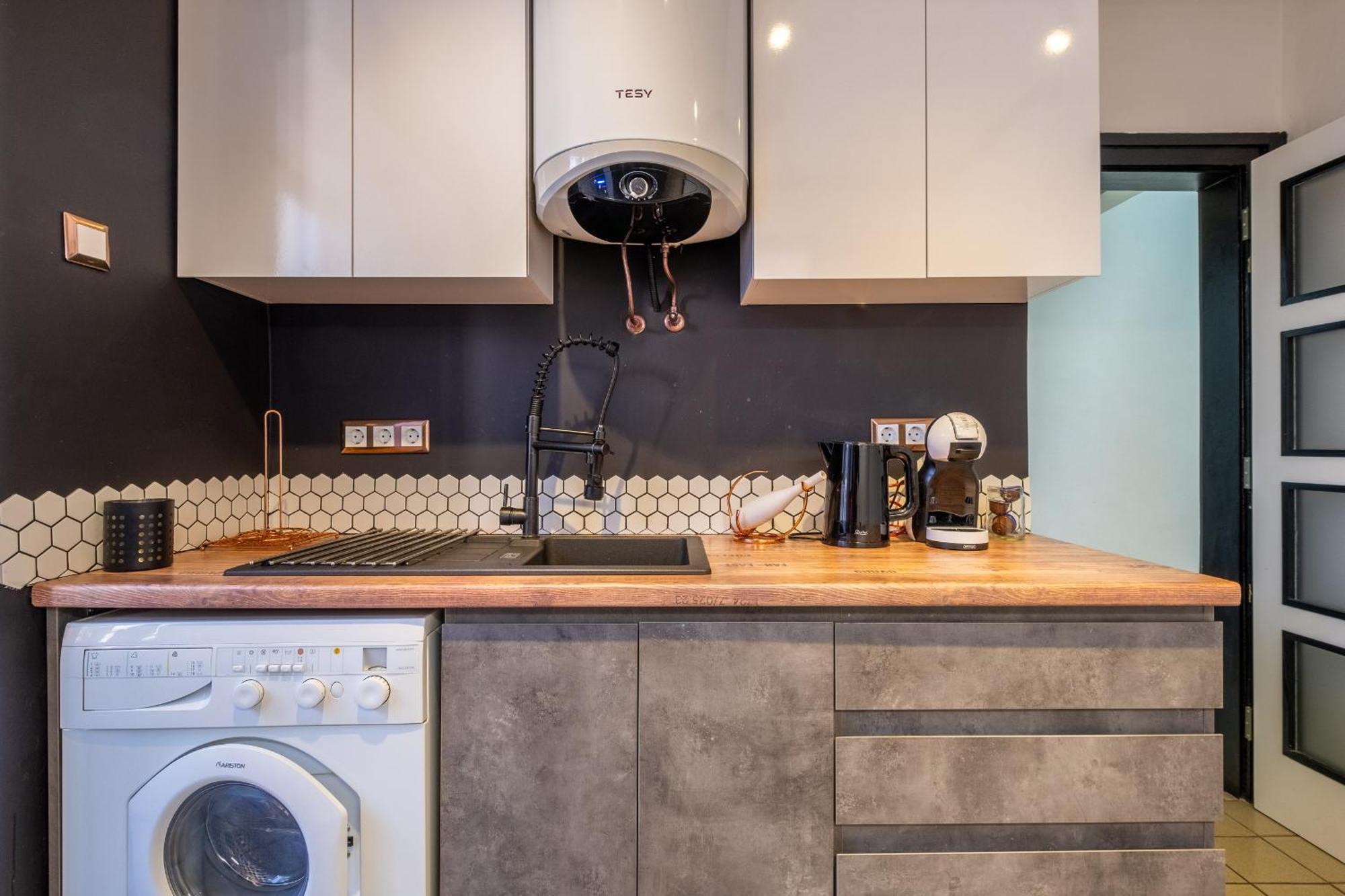 Modern , Spacious 2Br Apartment In Top Center Софія Екстер'єр фото