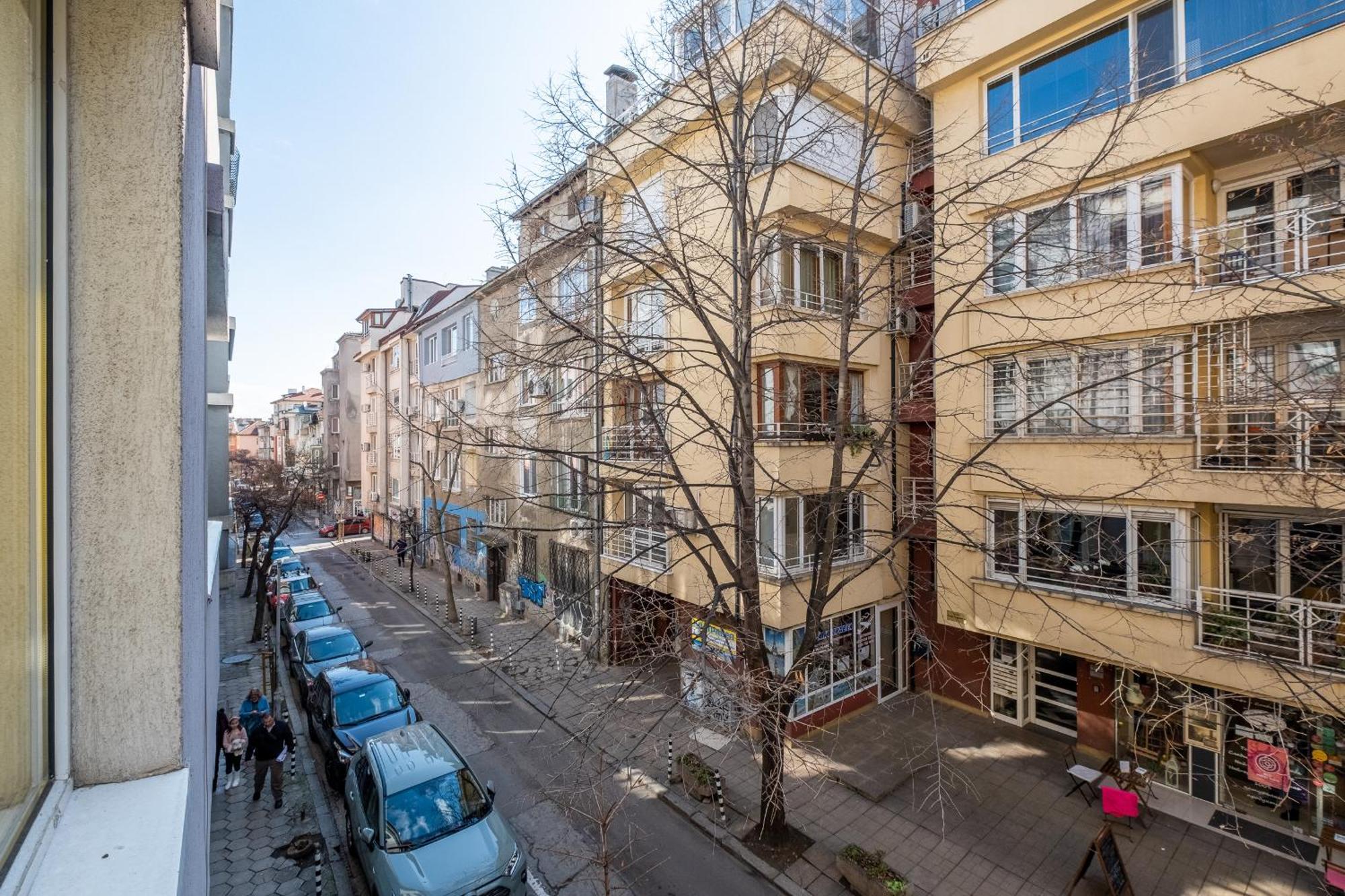 Modern , Spacious 2Br Apartment In Top Center Софія Екстер'єр фото